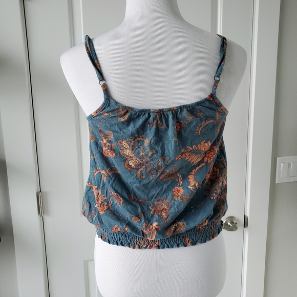 SALE! Crop Tank Top - Picture 4 of 7